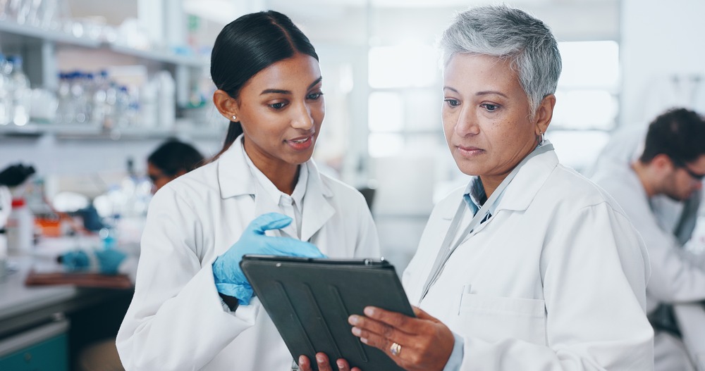 two female discussing drug tests